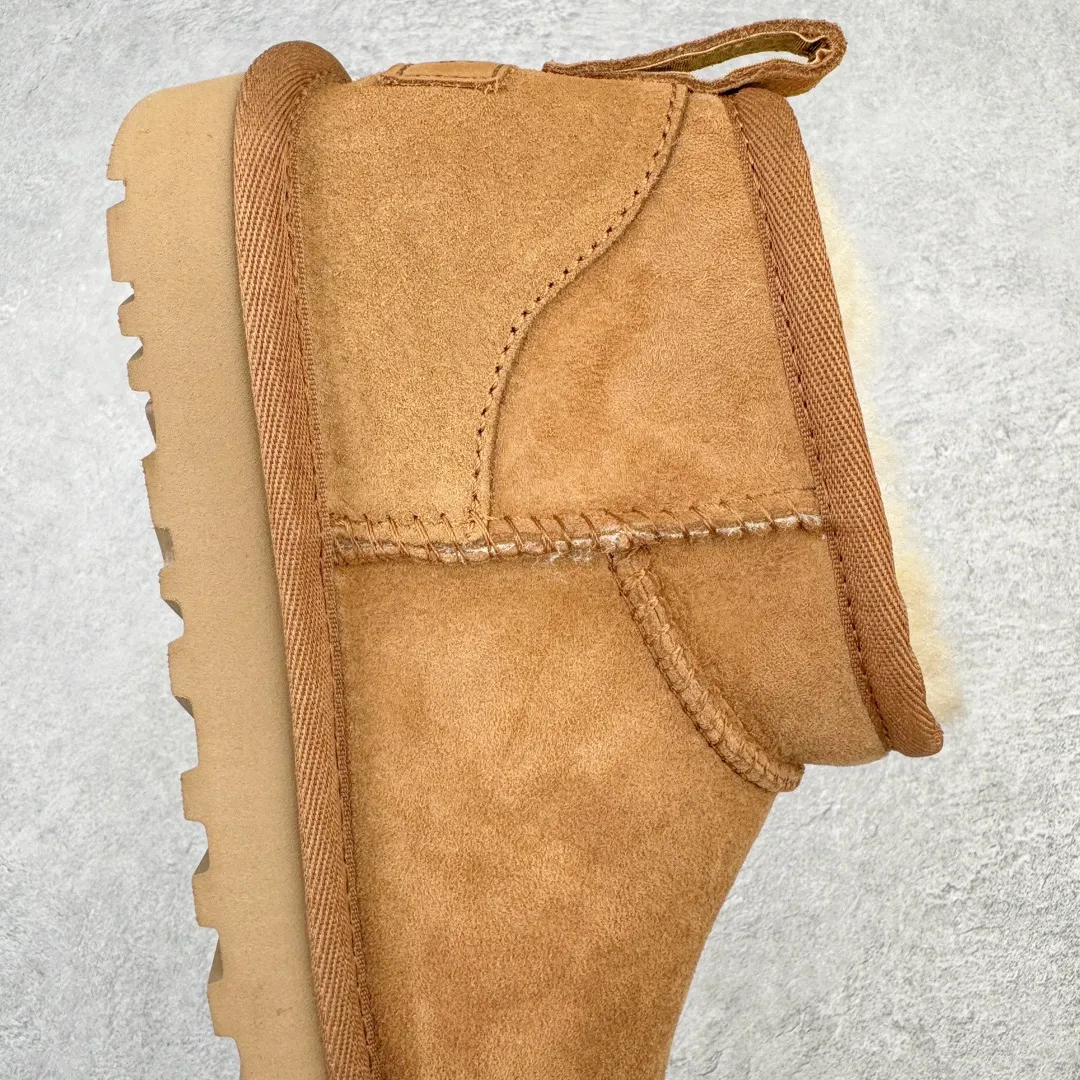 Pick up locally 💰520 UGG 6109 Zhou Dongyu Mini short boots, autumn and winter sheep fur integrated snow boots. All shoes are made from the same factory as ZP. Longfeng A-grade Australian imported sheep fur integrated men's and women's boots. Brand OEM production line. Fully follow the ZP process. OEM original pattern maker. Adhering to the principle of no original shoes and no development selection. Pay attention to every detail. The most authentic version on the market. TREADLITE "light wing" technology outsole. Lightweight/durable/flexible/pile type 35 36 37 38 39 40 41 42 43 44 45 Coding: by2936060